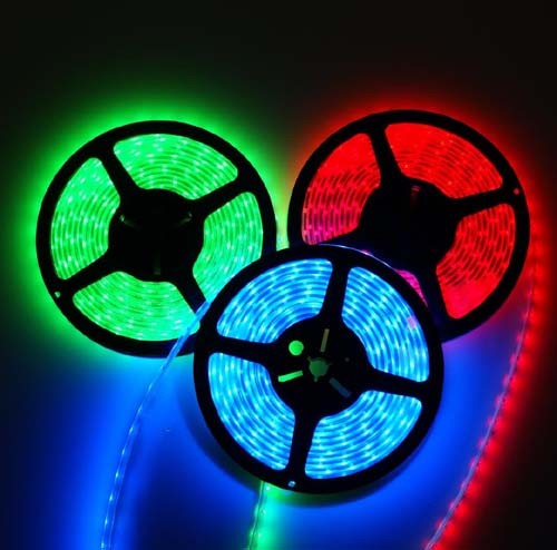 Vodotěsný RGB LED pásek 5 m – 60 LED/m