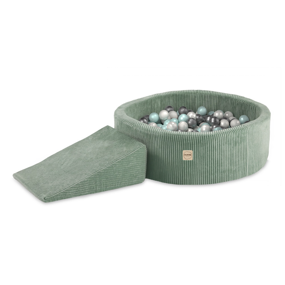 PLUSH NEST PLUSH NEST Mini hřiště s bazénem Ø 90 × 30 cm s herním prvkem (trojúhelník) a 200 míčky zelené