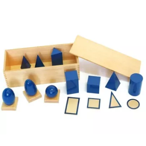 Moyo Montessori Moyo Montessori Geometrická tělesa s podstavci a krabicí